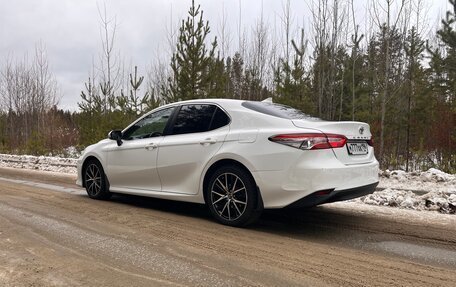 Toyota Camry, 2021 год, 3 200 000 рублей, 4 фотография