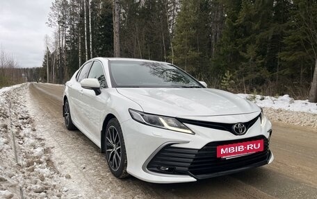 Toyota Camry, 2021 год, 3 200 000 рублей, 3 фотография