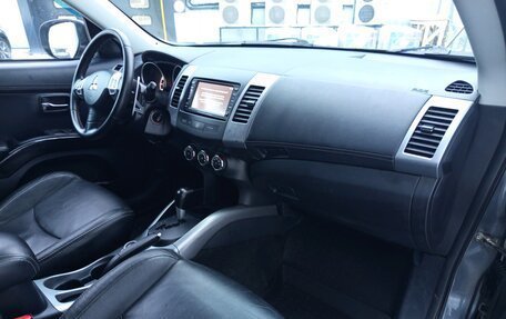 Mitsubishi Outlander III рестайлинг 3, 2012 год, 990 000 рублей, 9 фотография