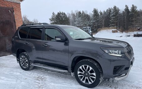 Toyota Land Cruiser Prado 150 рестайлинг 2, 2022 год, 8 800 000 рублей, 3 фотография