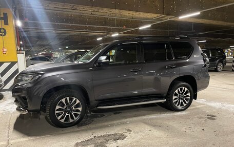 Toyota Land Cruiser Prado 150 рестайлинг 2, 2022 год, 8 800 000 рублей, 19 фотография