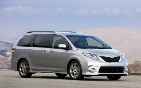 Toyota Sienna III, 2010 год, 2 500 000 рублей, 1 фотография