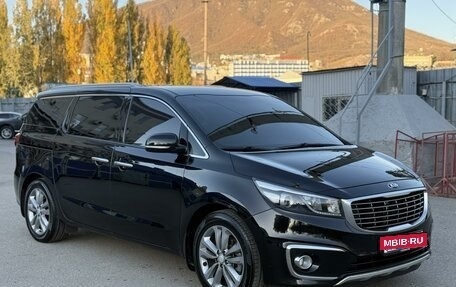 KIA Carnival III, 2017 год, 2 680 000 рублей, 2 фотография