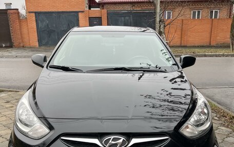 Hyundai Solaris II рестайлинг, 2011 год, 870 000 рублей, 2 фотография