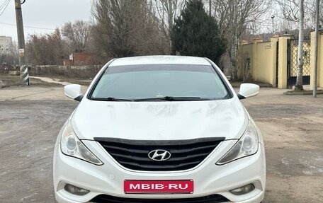 Hyundai Sonata VI, 2011 год, 950 000 рублей, 1 фотография