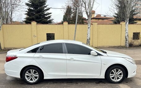 Hyundai Sonata VI, 2011 год, 950 000 рублей, 3 фотография