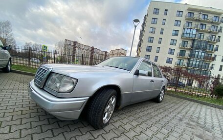 Mercedes-Benz E-Класс, 1993 год, 235 000 рублей, 2 фотография