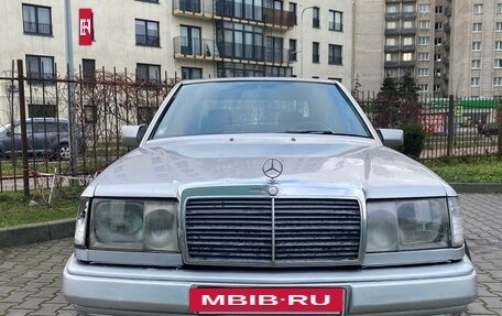 Mercedes-Benz E-Класс, 1993 год, 235 000 рублей, 6 фотография