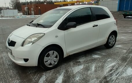 Toyota Yaris III рестайлинг, 2007 год, 350 000 рублей, 2 фотография