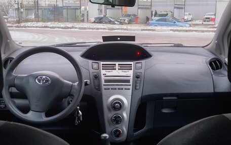 Toyota Yaris III рестайлинг, 2007 год, 350 000 рублей, 7 фотография