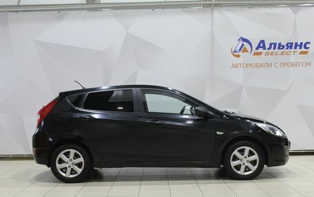 Hyundai Solaris II рестайлинг, 2012 год, 820 000 рублей, 2 фотография