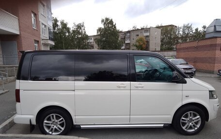 Volkswagen Caravelle T5, 2012 год, 2 200 000 рублей, 2 фотография