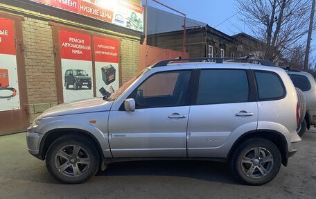 Chevrolet Niva I рестайлинг, 2010 год, 550 000 рублей, 3 фотография