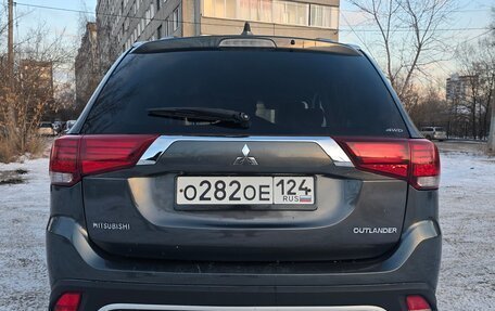 Mitsubishi Outlander III рестайлинг 3, 2018 год, 2 690 000 рублей, 9 фотография