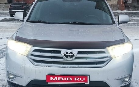 Toyota Highlander III, 2012 год, 1 870 000 рублей, 2 фотография