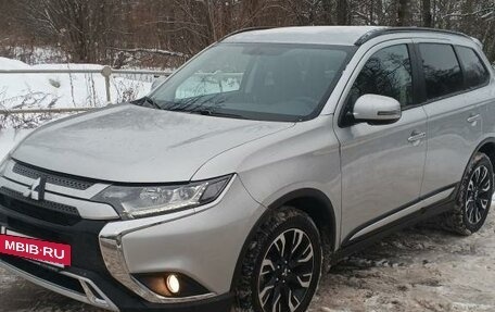 Mitsubishi Outlander III рестайлинг 3, 2022 год, 8 фотография