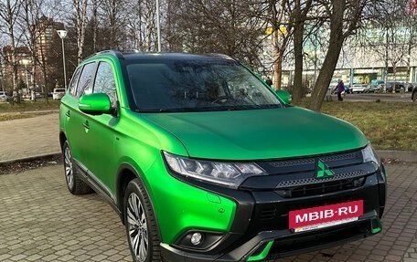 Mitsubishi Outlander III рестайлинг 3, 2019 год, 3 500 000 рублей, 5 фотография