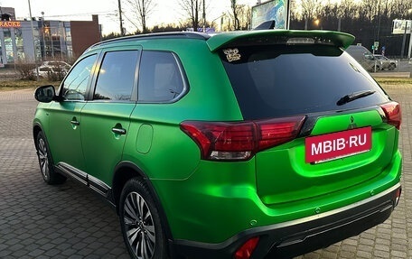 Mitsubishi Outlander III рестайлинг 3, 2019 год, 3 500 000 рублей, 8 фотография