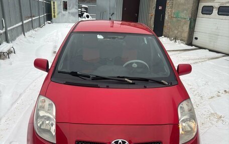 Toyota Yaris III рестайлинг, 2008 год, 650 000 рублей, 3 фотография