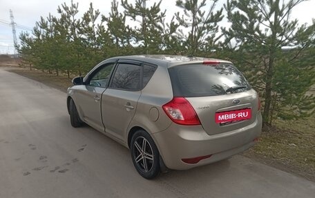 KIA cee'd I рестайлинг, 2011 год, 700 000 рублей, 16 фотография