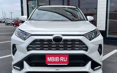 Toyota RAV4, 2020 год, 2 395 000 рублей, 2 фотография