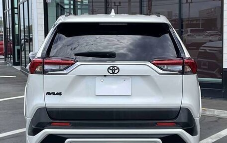 Toyota RAV4, 2020 год, 2 395 000 рублей, 4 фотография