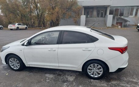 Hyundai Solaris II рестайлинг, 2021 год, 1 200 000 рублей, 3 фотография