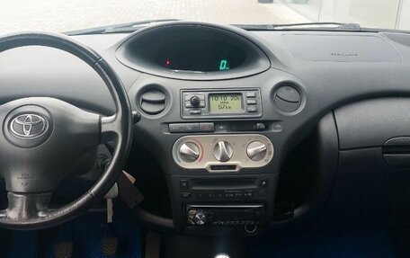 Toyota Yaris I рестайлинг, 2004 год, 290 000 рублей, 13 фотография