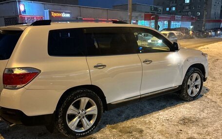 Toyota Highlander III, 2011 год, 2 400 000 рублей, 11 фотография