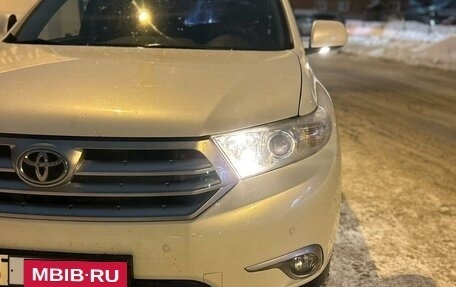 Toyota Highlander III, 2011 год, 2 400 000 рублей, 6 фотография