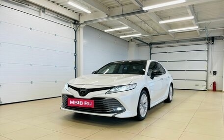 Toyota Camry, 2020 год, 3 749 000 рублей, 2 фотография