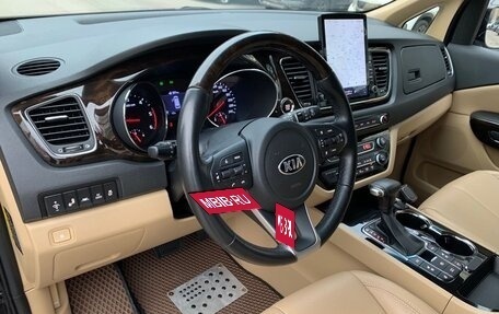 KIA Carnival III, 2019 год, 3 300 000 рублей, 5 фотография