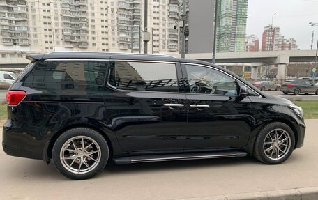 KIA Carnival III, 2019 год, 3 300 000 рублей, 24 фотография