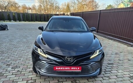 Toyota Camry, 2018 год, 2 300 000 рублей, 3 фотография