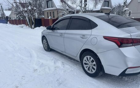 Hyundai Solaris II рестайлинг, 2017 год, 1 295 000 рублей, 2 фотография