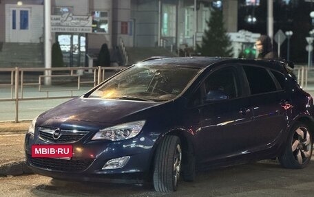 Opel Astra J, 2011 год, 850 000 рублей, 3 фотография