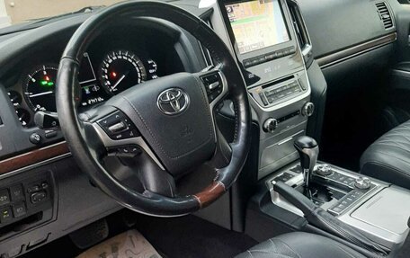 Toyota Land Cruiser 200, 2017 год, 6 950 000 рублей, 22 фотография