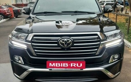 Toyota Land Cruiser 200, 2017 год, 6 950 000 рублей, 18 фотография