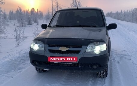 Chevrolet Niva I рестайлинг, 2010 год, 532 000 рублей, 2 фотография