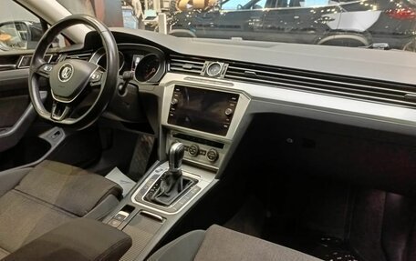 Volkswagen Passat B8 рестайлинг, 2017 год, 2 049 000 рублей, 13 фотография