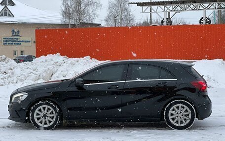 Mercedes-Benz A-Класс, 2017 год, 1 200 000 рублей, 4 фотография