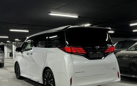 Toyota Alphard, 2024 год, 16 480 000 рублей, 29 фотография