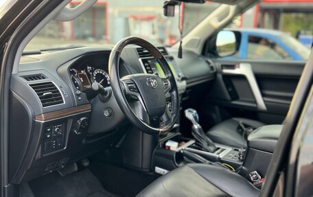 Toyota Land Cruiser Prado 150 рестайлинг 2, 2021 год, 8 000 000 рублей, 9 фотография