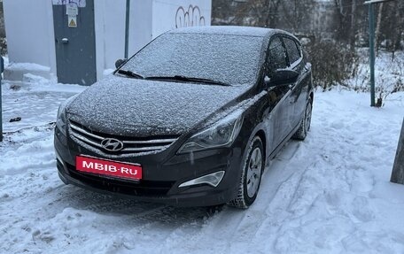 Hyundai Solaris II рестайлинг, 2015 год, 960 000 рублей, 1 фотография