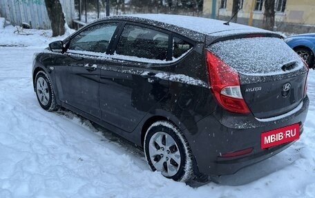 Hyundai Solaris II рестайлинг, 2015 год, 960 000 рублей, 2 фотография