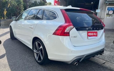 Volvo V60 I, 2015 год, 1 100 000 рублей, 2 фотография