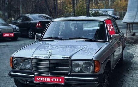 Mercedes-Benz W123, 1981 год, 70 000 рублей, 1 фотография