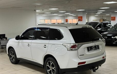 Mitsubishi Outlander III рестайлинг 3, 2012 год, 1 049 000 рублей, 6 фотография