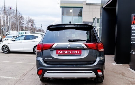 Mitsubishi Outlander III рестайлинг 3, 2021 год, 2 500 000 рублей, 4 фотография