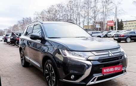 Mitsubishi Outlander III рестайлинг 3, 2021 год, 2 500 000 рублей, 7 фотография